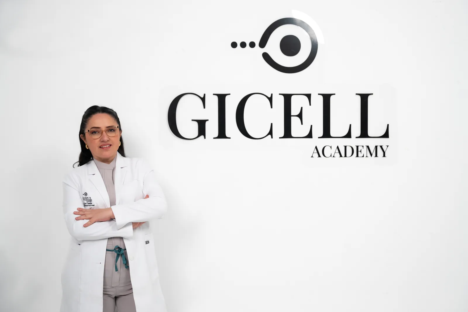 Docente de Gicell Academy en el estudio de la academia